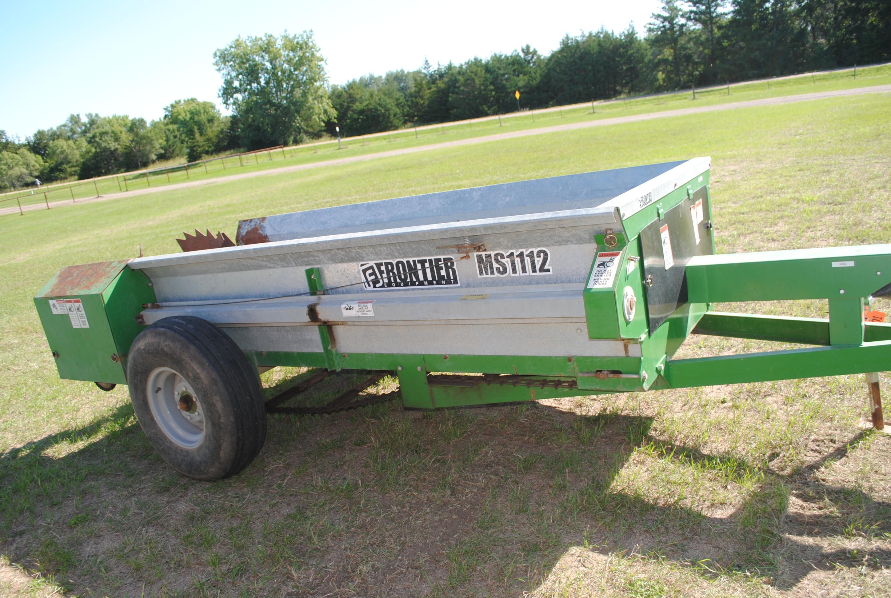 Frontier MS1112 Manure spreader, poly floor, single beater