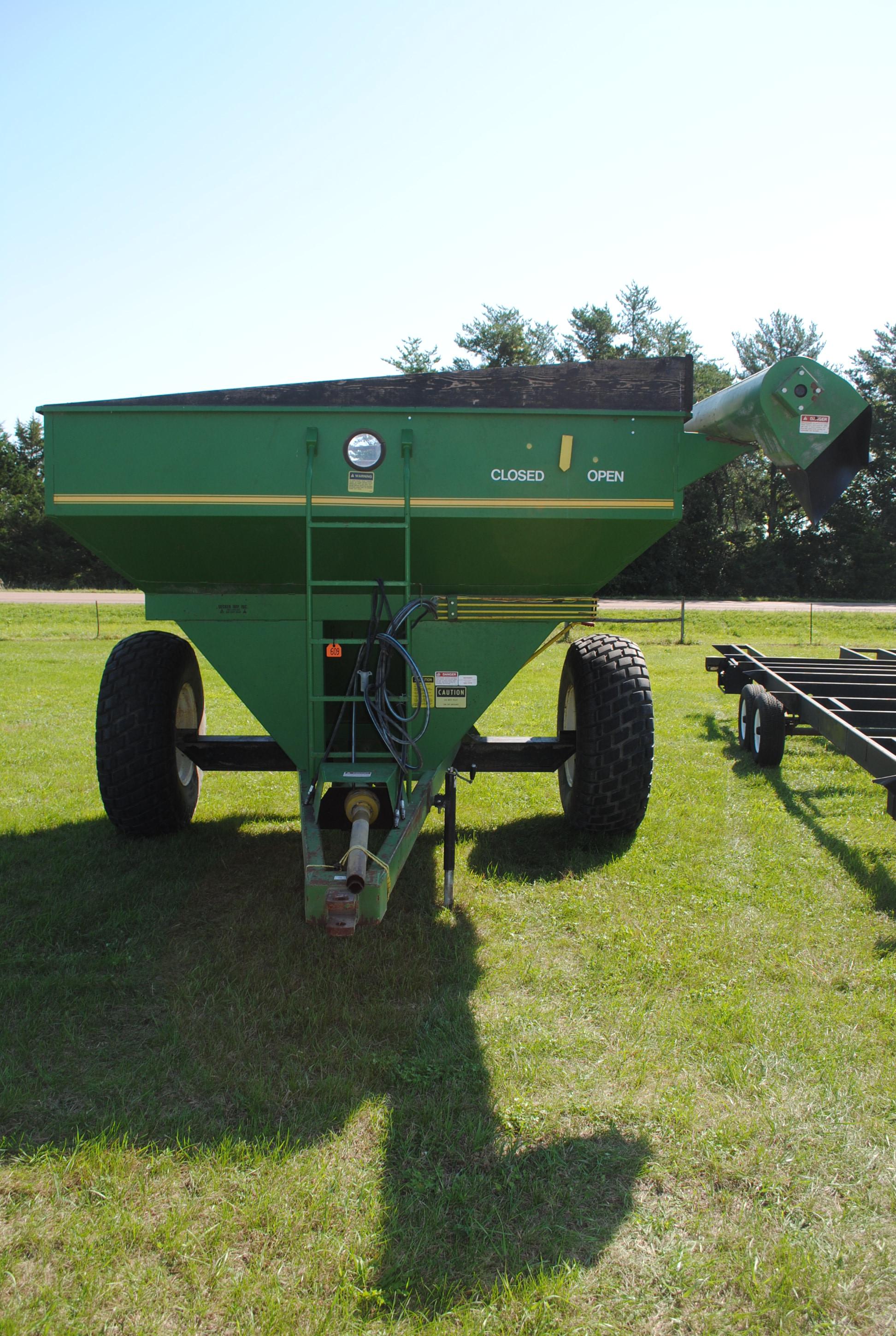 Unverferth GC3500 Grain cart with 12" unload auger, 1,000 pto, light kit, newer gear box put on 4-5