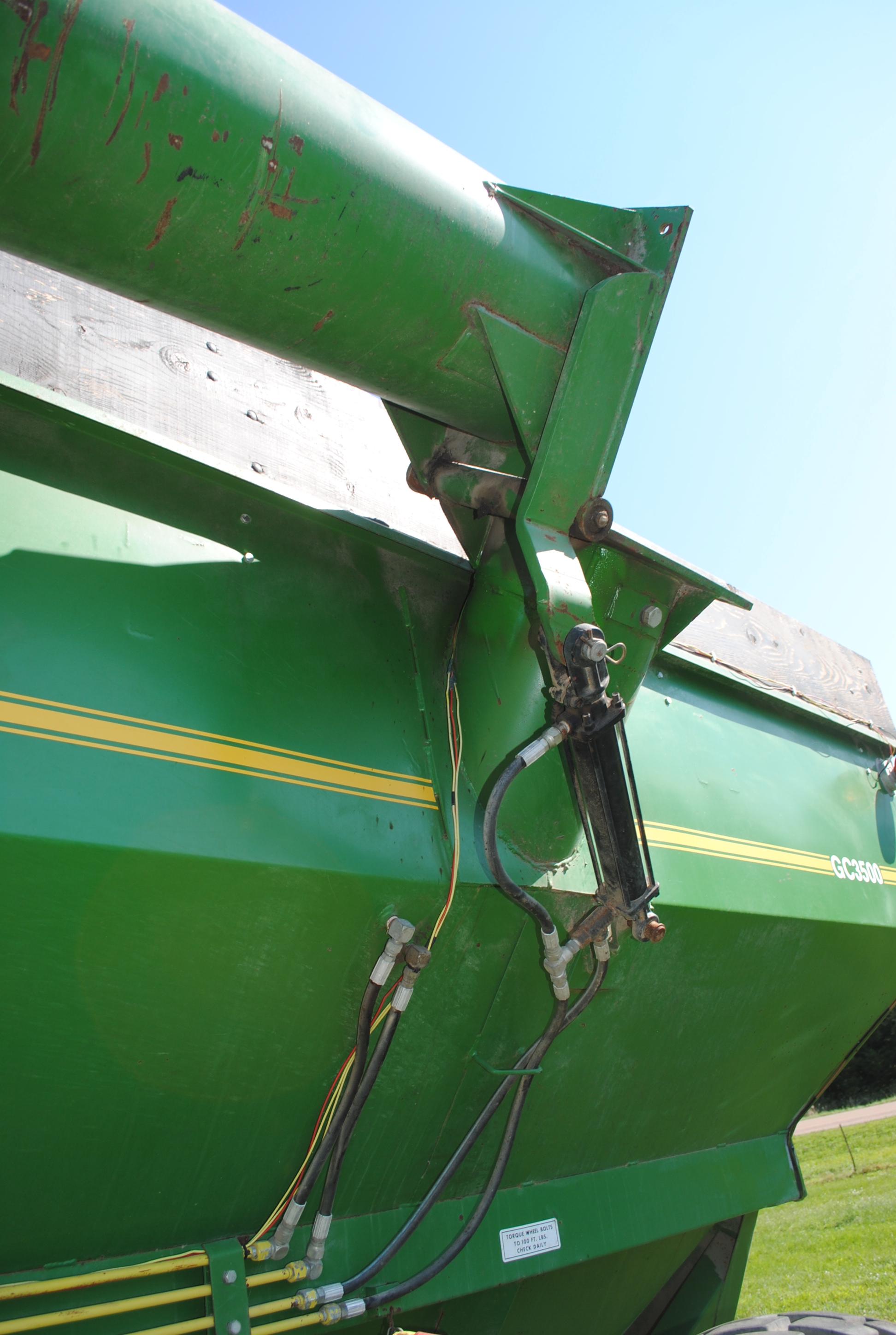 Unverferth GC3500 Grain cart with 12" unload auger, 1,000 pto, light kit, newer gear box put on 4-5