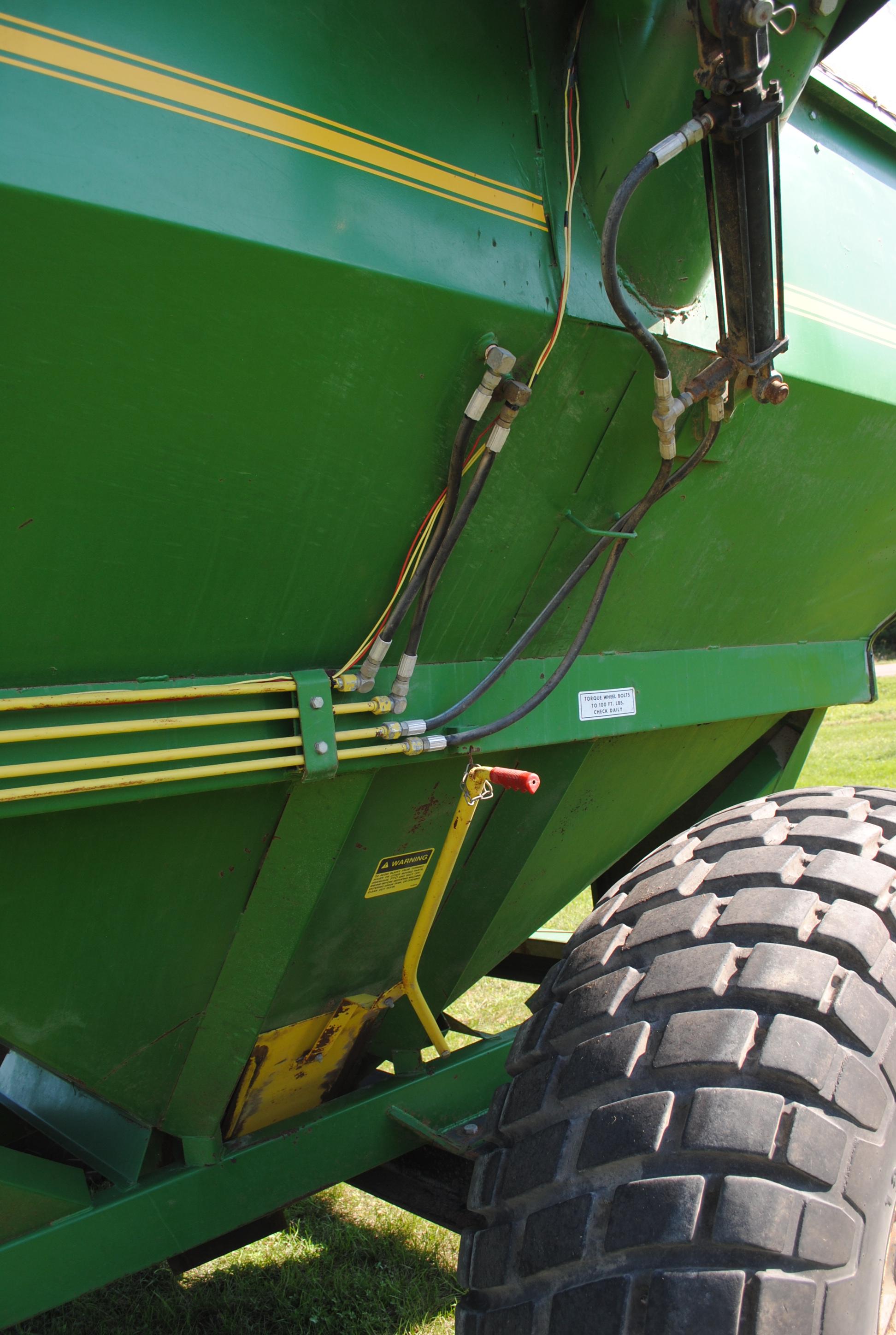 Unverferth GC3500 Grain cart with 12" unload auger, 1,000 pto, light kit, newer gear box put on 4-5