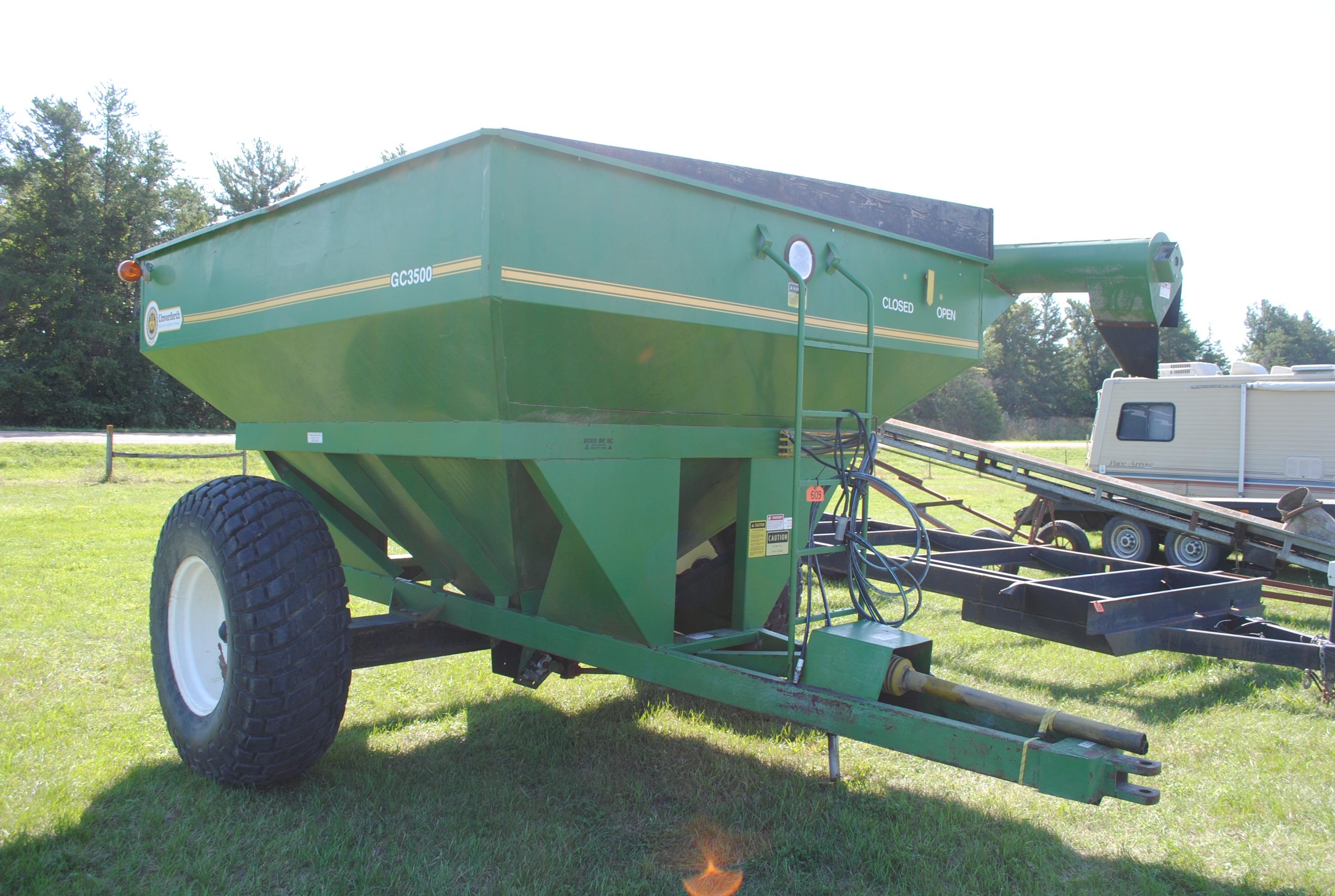 Unverferth GC3500 Grain cart with 12" unload auger, 1,000 pto, light kit, newer gear box put on 4-5