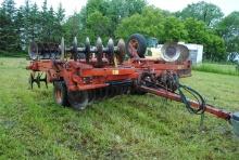 Kewanee Model 1020 20' Disc, hydraulic wings, with disc scrapers