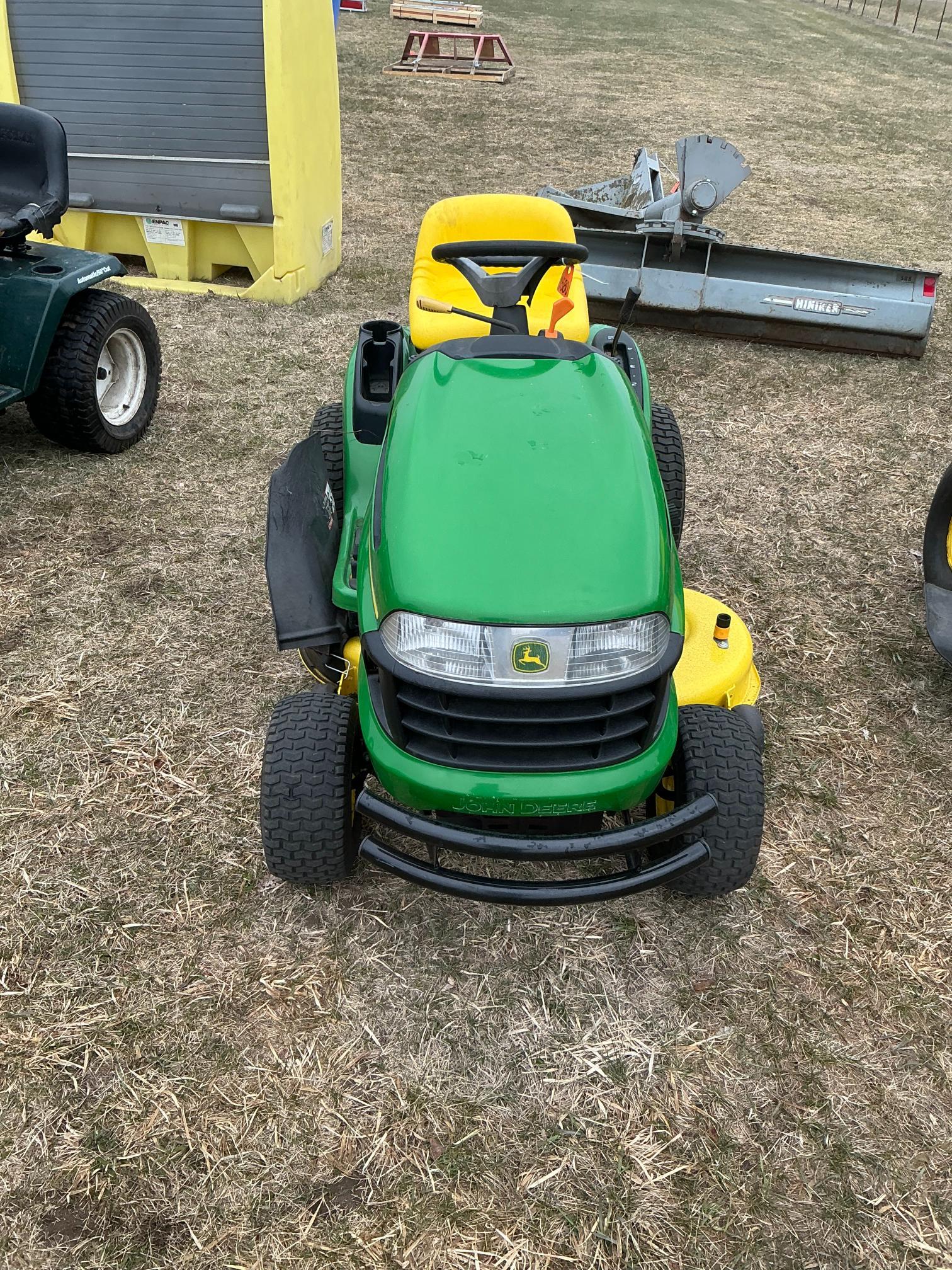 John Deere LA 115 Rider mower w/ 42" Deck, hydrostatic, hours show 268 - KE