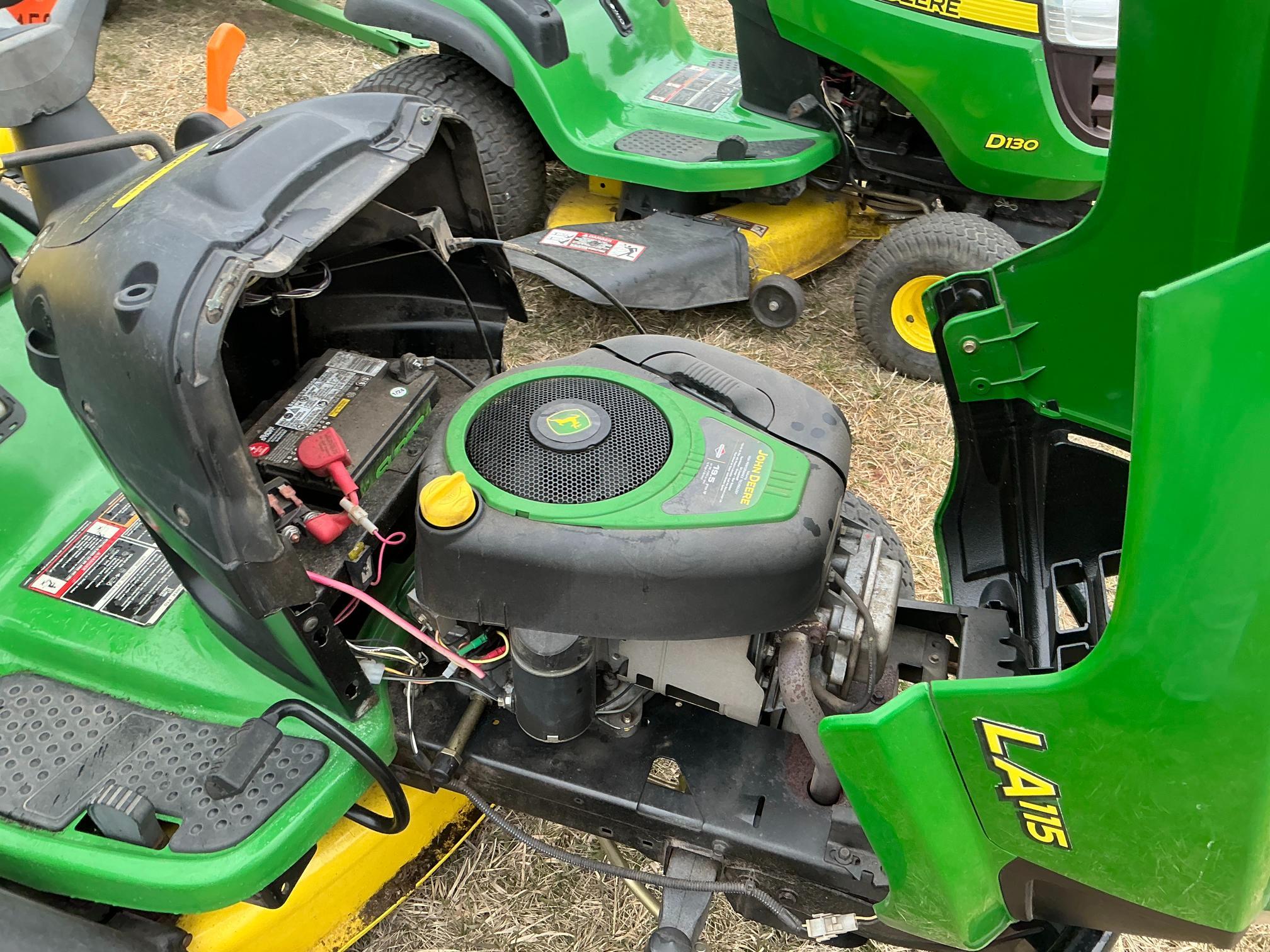 John Deere LA 115 Rider mower w/ 42" Deck, hydrostatic, hours show 268 - KE