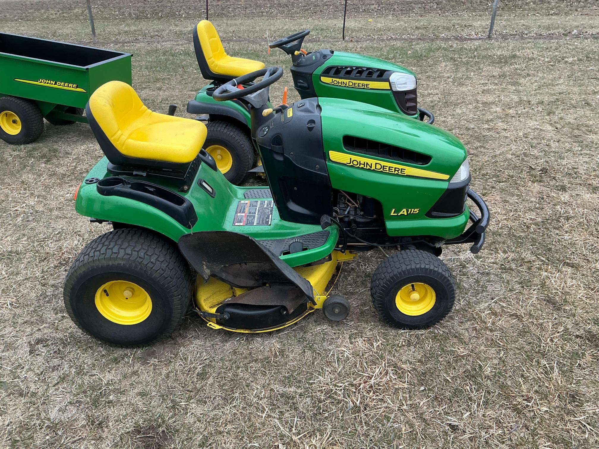 John Deere LA 115 Rider mower w/ 42" Deck, hydrostatic, hours show 268 - KE