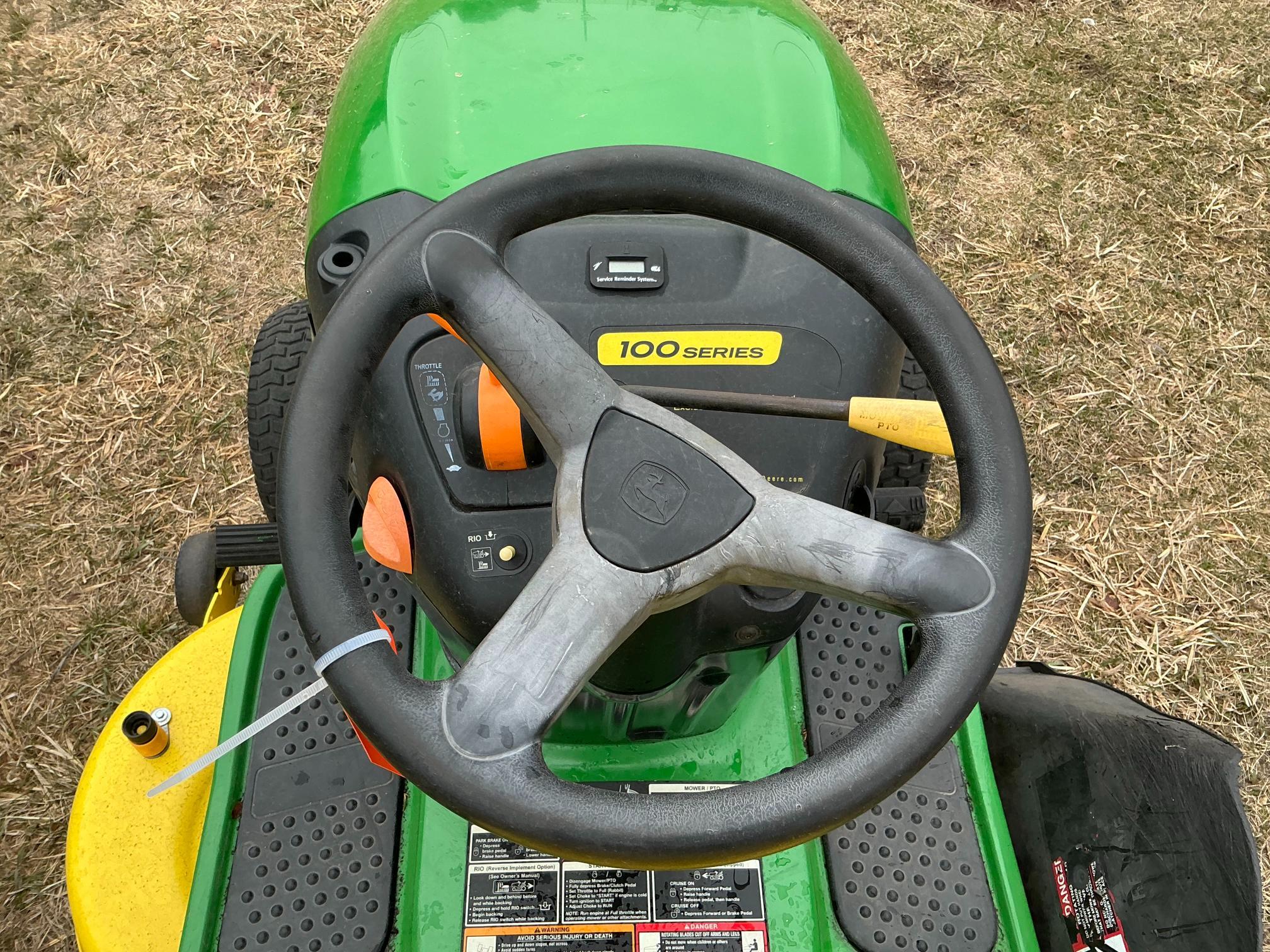 John Deere LA 115 Rider mower w/ 42" Deck, hydrostatic, hours show 268 - KE