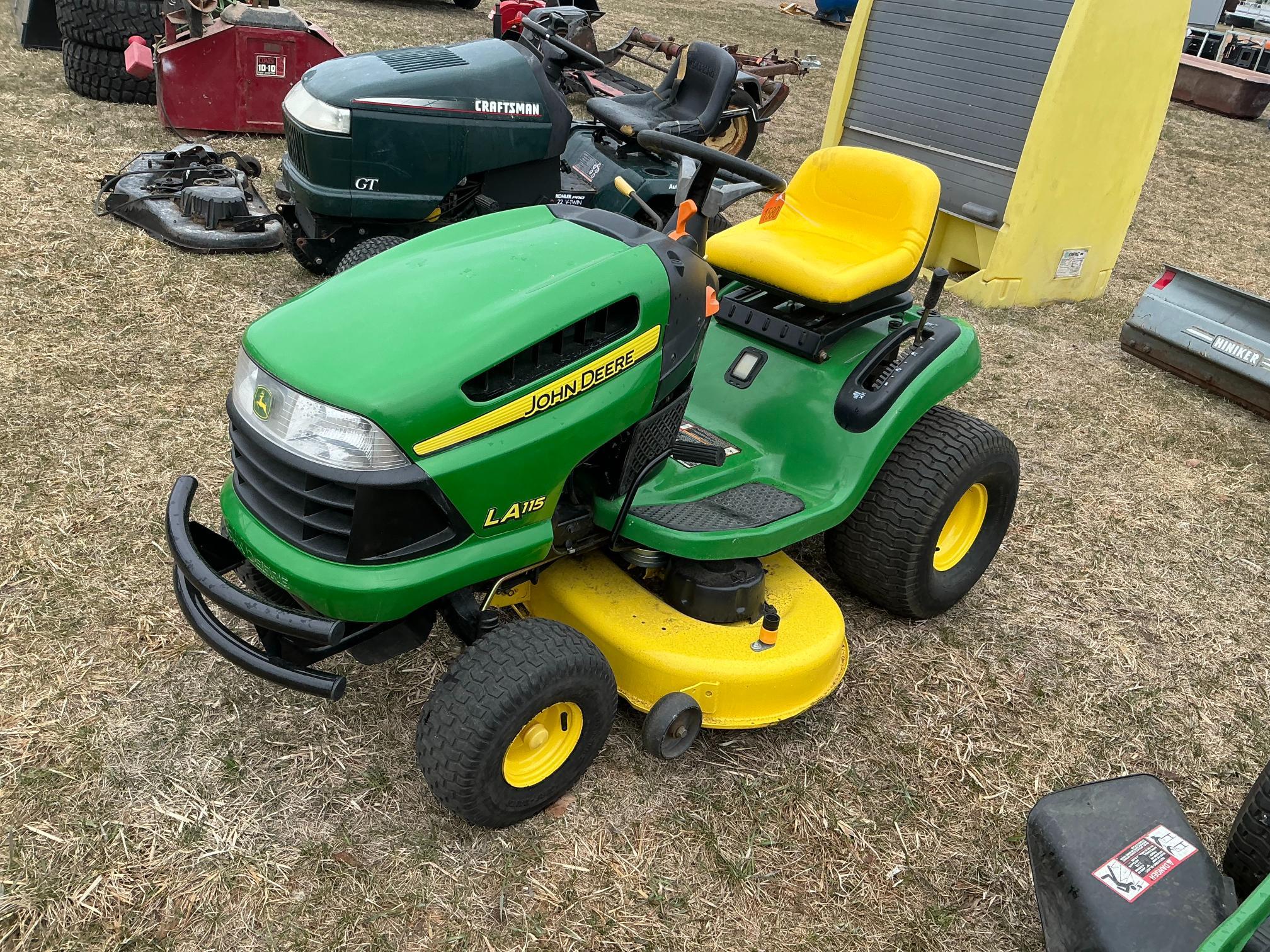 John Deere LA 115 Rider mower w/ 42" Deck, hydrostatic, hours show 268 - KE