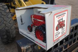 Ertl 1/16 International Hydro 100 ROPS in box