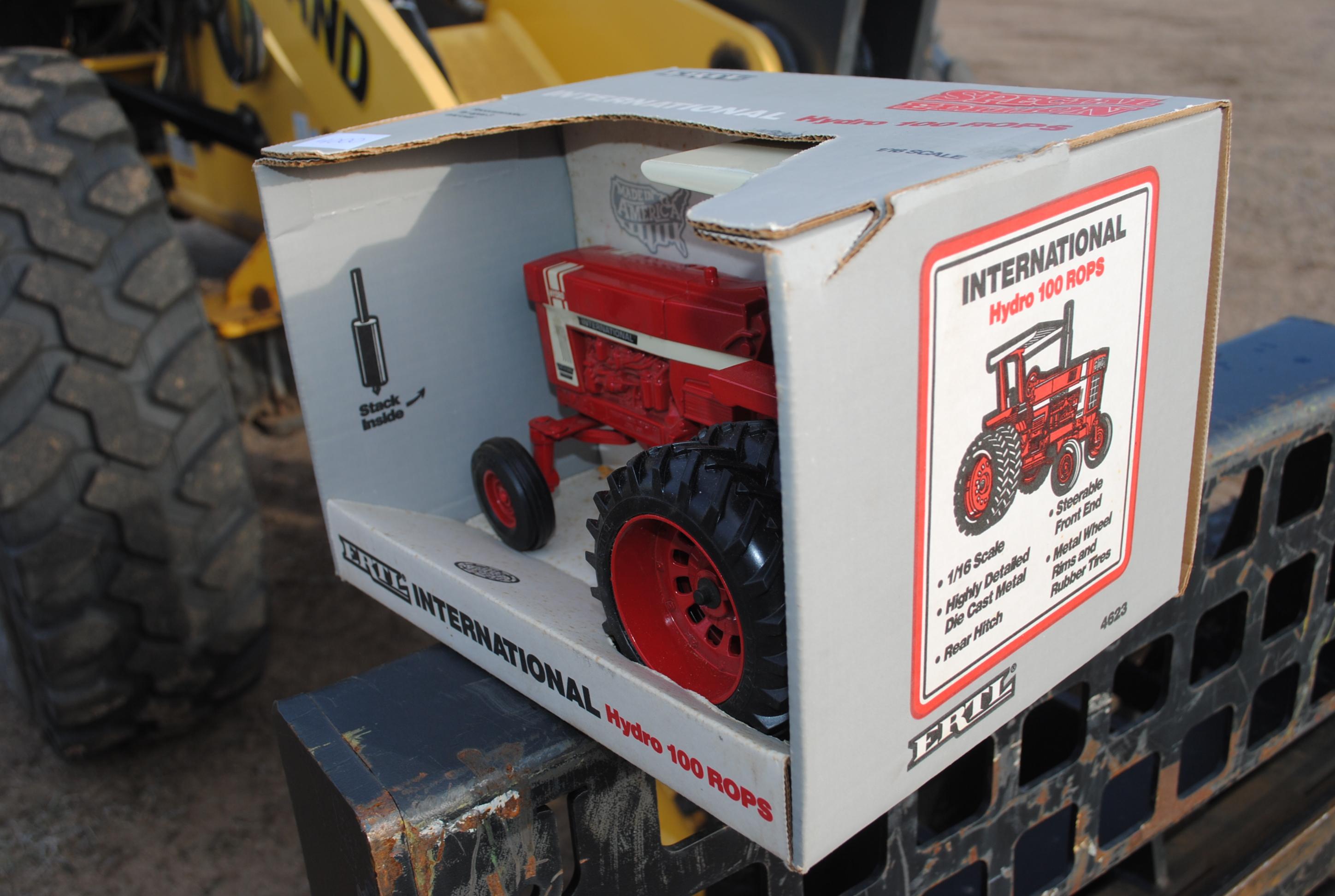 Ertl 1/16 International Hydro 100 ROPS in box
