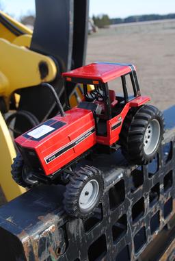 Ertl 1/16 International 5288 MFWD no box