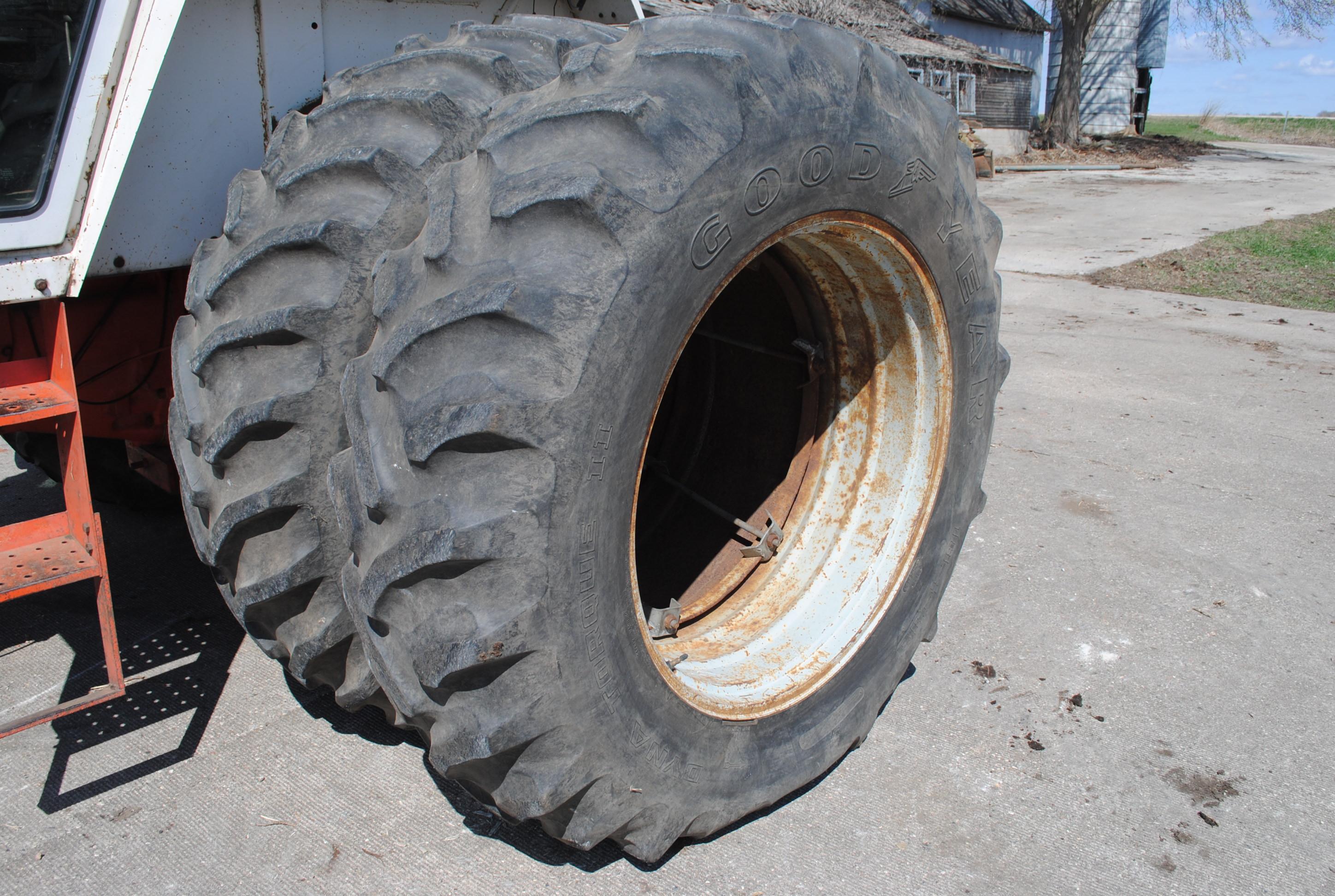 Case Agri-King 1270 Diesel Tractor w/cab, wide front, rock box, band duals, 3-point, w/quick hitch,