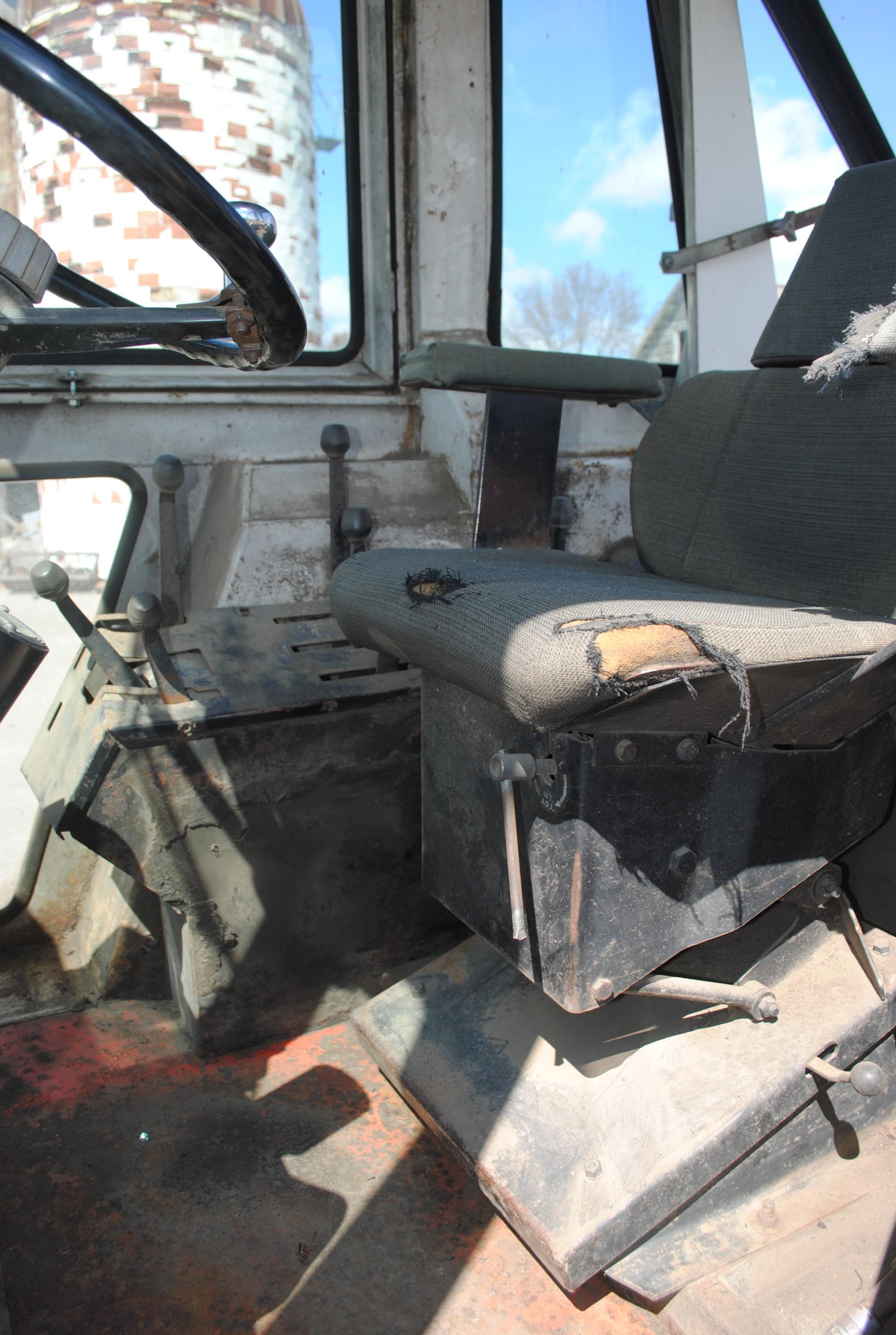 Case Agri-King 1270 Diesel Tractor w/cab, wide front, rock box, band duals, 3-point, w/quick hitch,