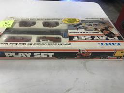 IH "Dealership Play Set" NIB