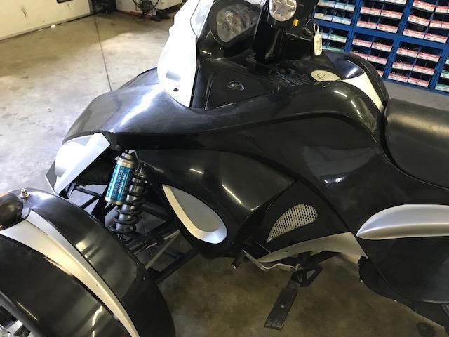 2010 Zhejhiang Kandi 3 wheel Motorcycle, 250cc, auto w/reverse, black/silver only 3775 miles
