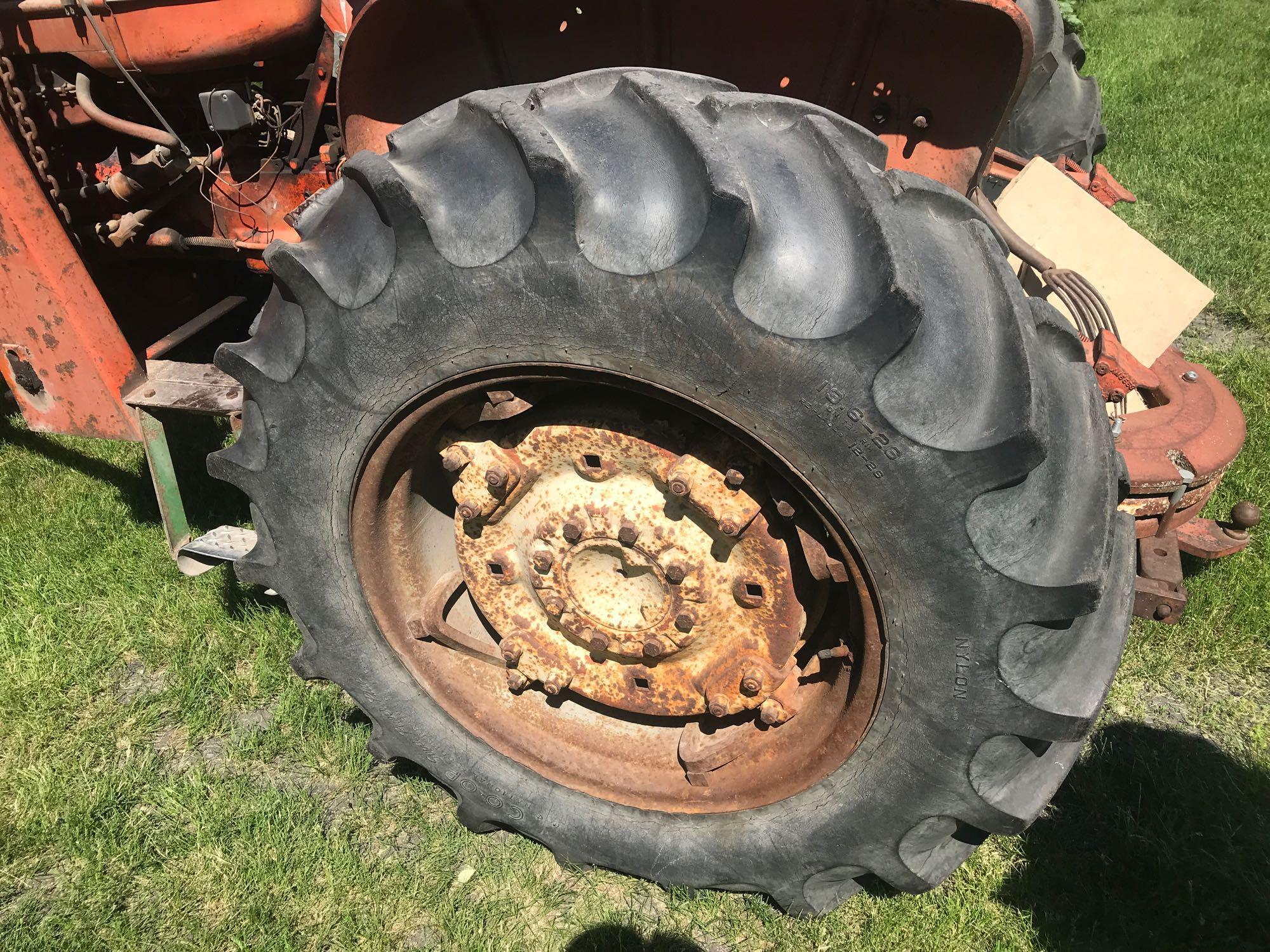 Allis Chalmers D14 Gas Tractor w/wf, 3 pt., fenders, power steering, newer 13.6x26 rear tires, AC