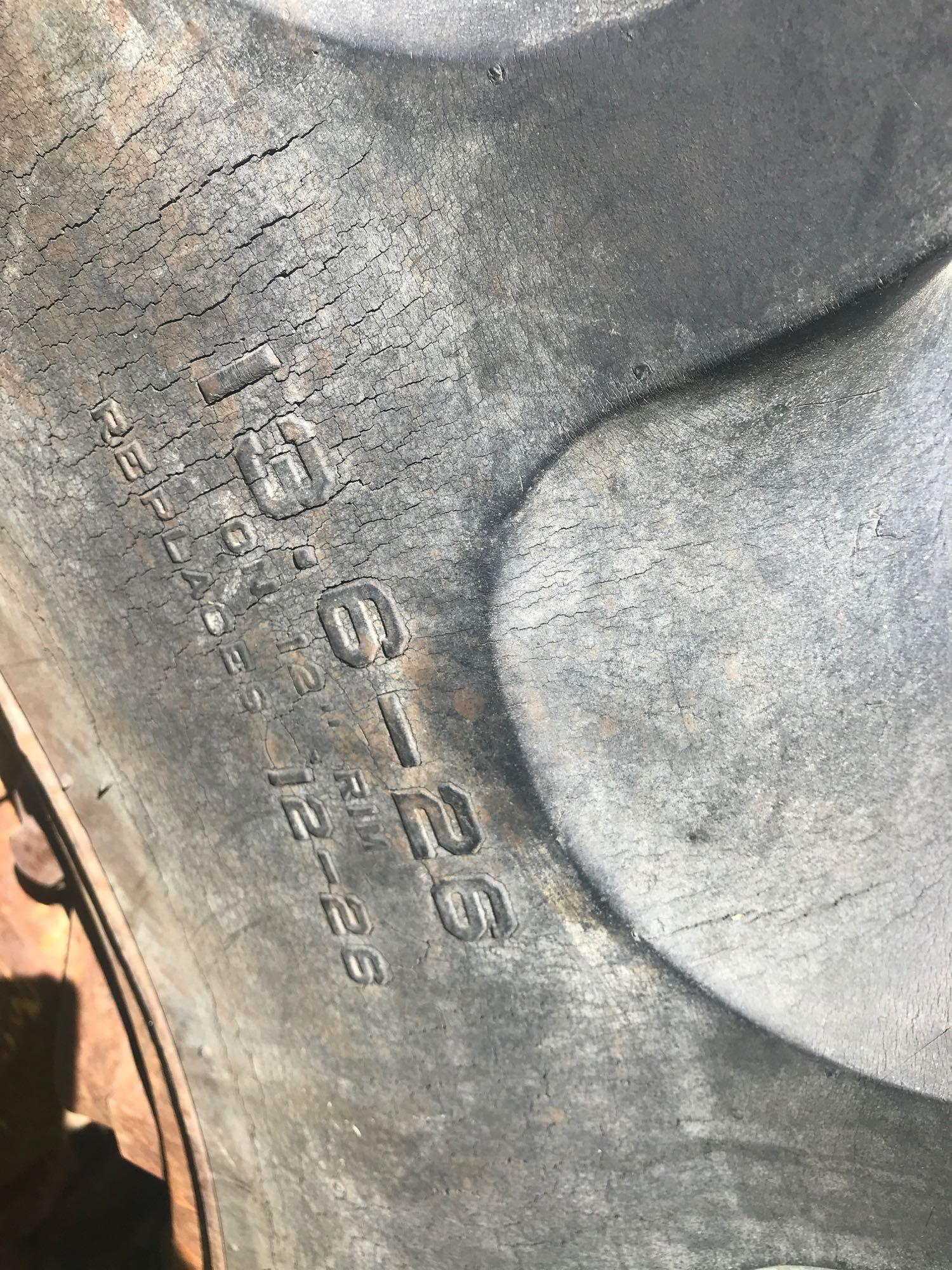 Allis Chalmers D14 Gas Tractor w/wf, 3 pt., fenders, power steering, newer 13.6x26 rear tires, AC