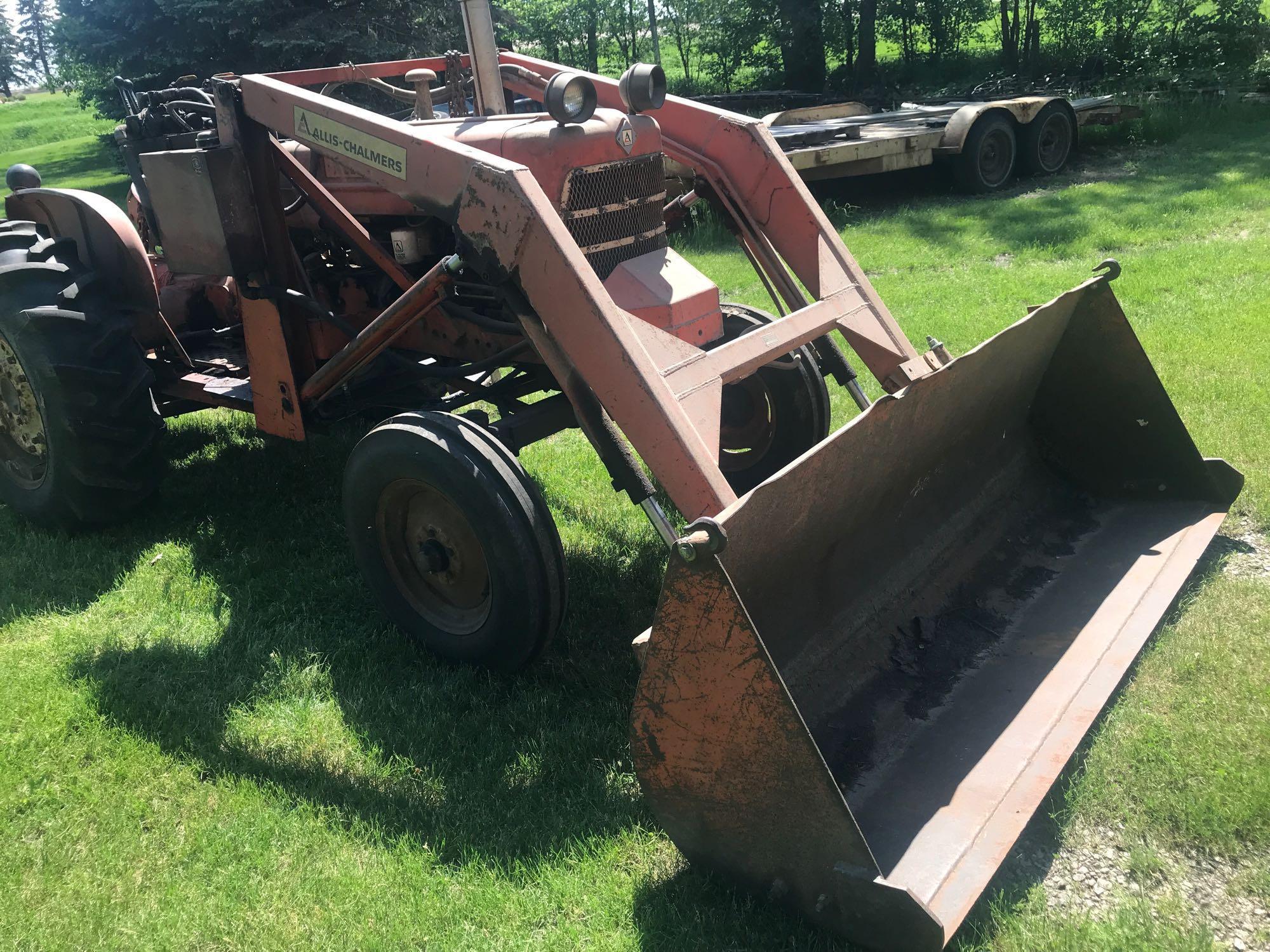 Allis Chalmers D14 Gas Tractor w/wf, 3 pt., fenders, power steering, newer 13.6x26 rear tires, AC