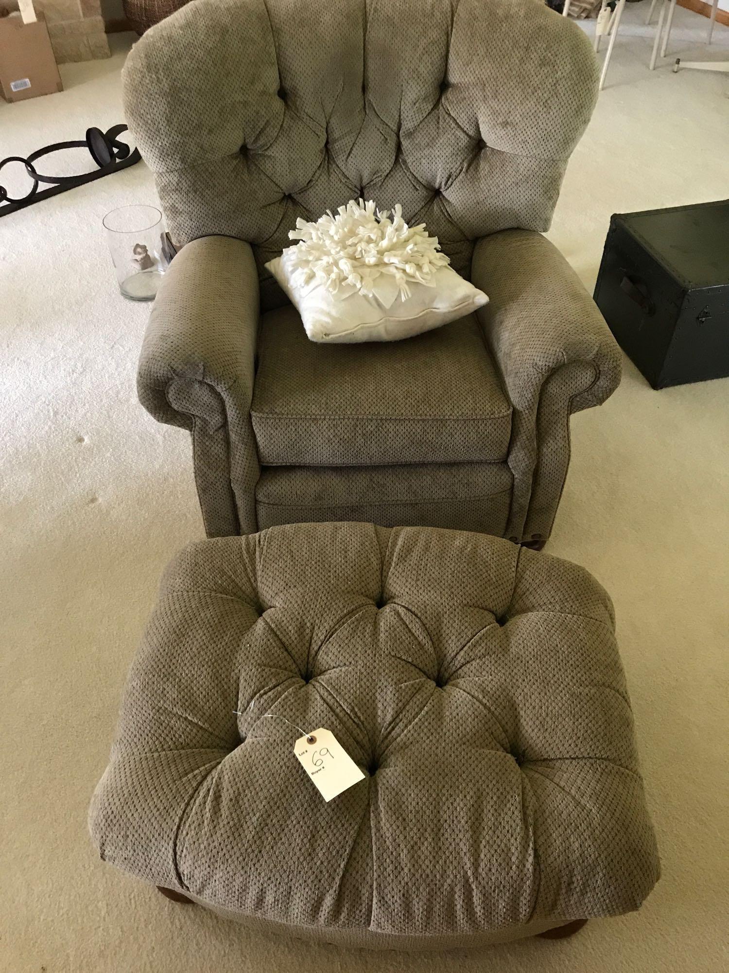 La-Z-Boy Classics Oak footed occasional chair with Ottoman (26" X 32"). NO SHIPPING!