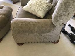 La-Z-Boy Classics Oak footed occasional chair with Ottoman (26" X 32"). NO SHIPPING!
