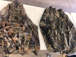 2 turtleneck sweatshirts and Jersey XL jacket