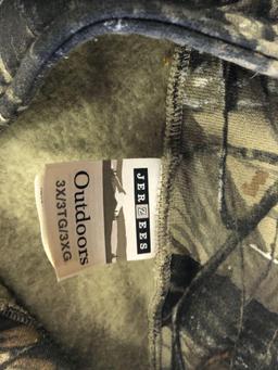 2 turtleneck sweatshirts and Jersey XL jacket