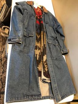 Men's Woolrich 42L Denim Coat w/Button out Liner