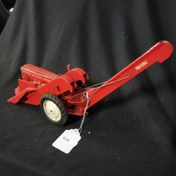 1/16 Tru-Scale Tractor w/Mounted Corn Picker