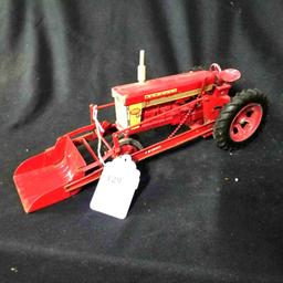 1/16 scale Farmall 560 Tractor and McCormick Trip-Bucket Loader