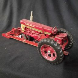 1/16 scale Farmall 560 Tractor and McCormick Trip-Bucket Loader