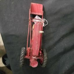 1/16 scale Farmall 560 Tractor and McCormick Trip-Bucket Loader