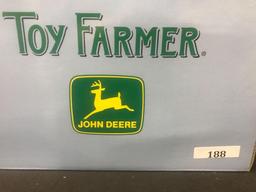 1/16 scale Ertl 1998 National Farm Toy Show Collectors Edition JD 4230 Diesel Tractor w/4 Post Roll