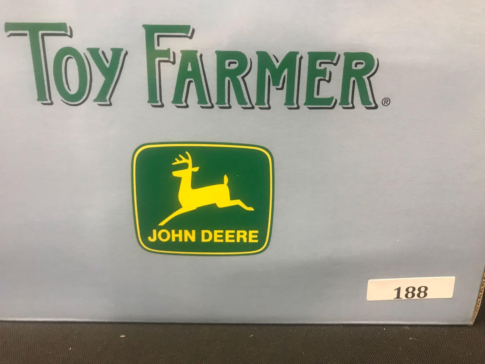 1/16 scale Ertl 1998 National Farm Toy Show Collectors Edition JD 4230 Diesel Tractor w/4 Post Roll