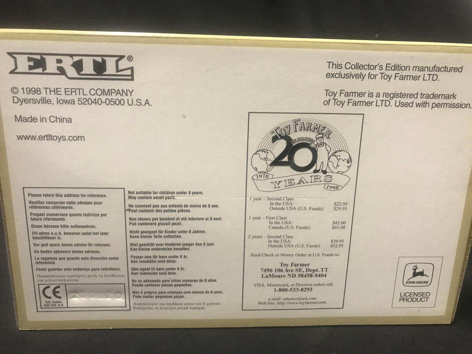 1/16 scale Ertl 1998 National Farm Toy Show Collectors Edition JD 4230 Diesel Tractor w/4 Post Roll