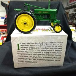 1/16 scale Ertl JD Model HWH Tractor W/Box