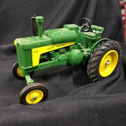 1/16 scale Ertl 1988 Toy Farmer JD 630 Tractor w/Box