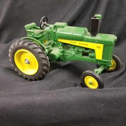 1/16 scale Ertl 1988 Toy Farmer JD 630 Tractor w/Box