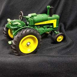 1/16 scale Ertl 1988 Toy Farmer JD 630 Tractor w/Box