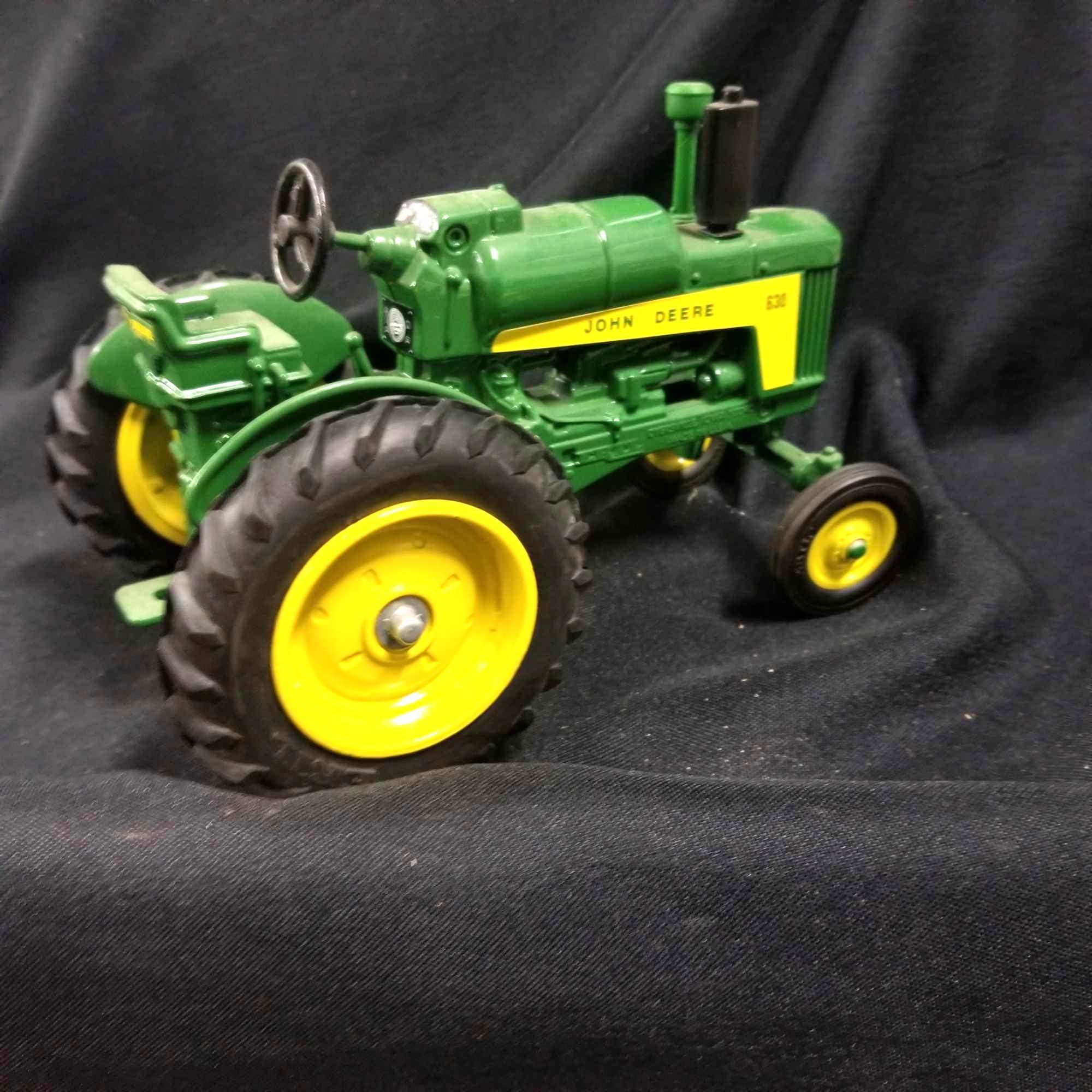 1/16 scale Ertl 1988 Toy Farmer JD 630 Tractor w/Box