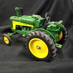 1/16 scale Ertl 1988 Toy Farmer JD 630 Tractor w/Box