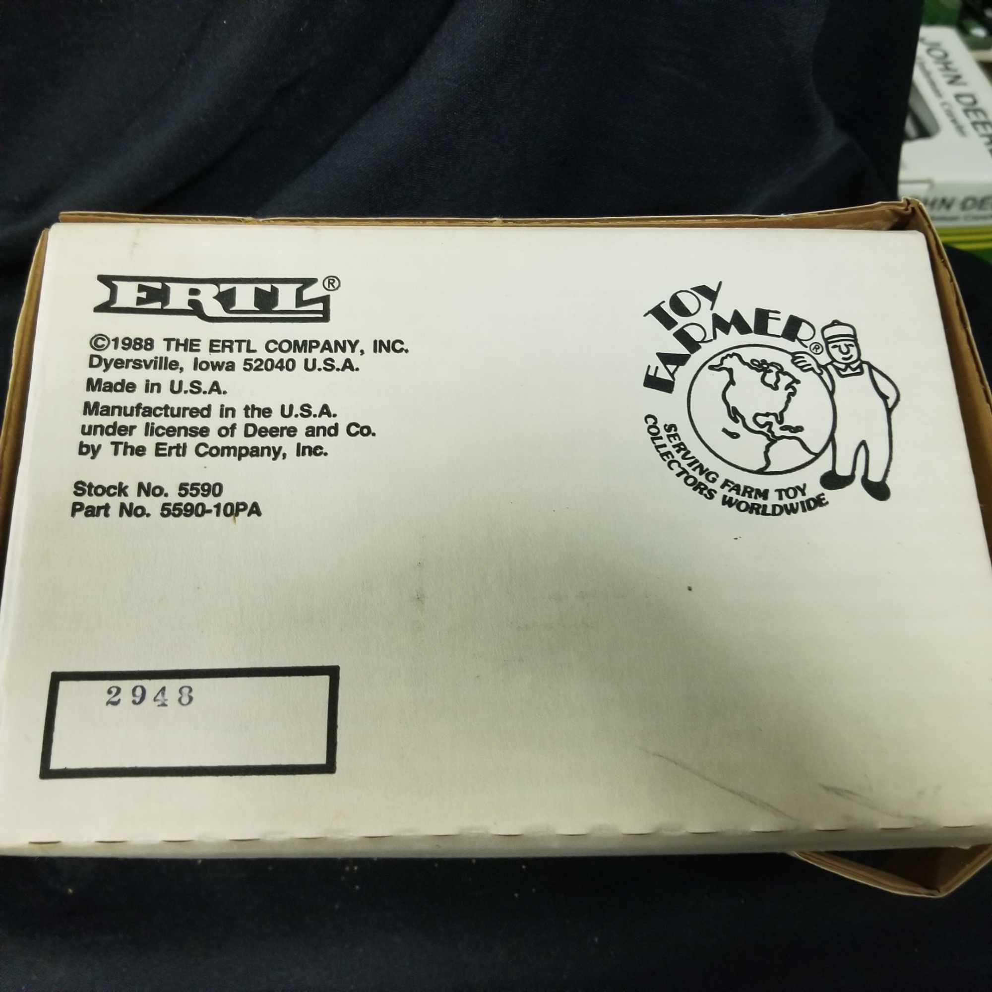 1/16 scale Ertl 1988 Toy Farmer JD 630 Tractor w/Box