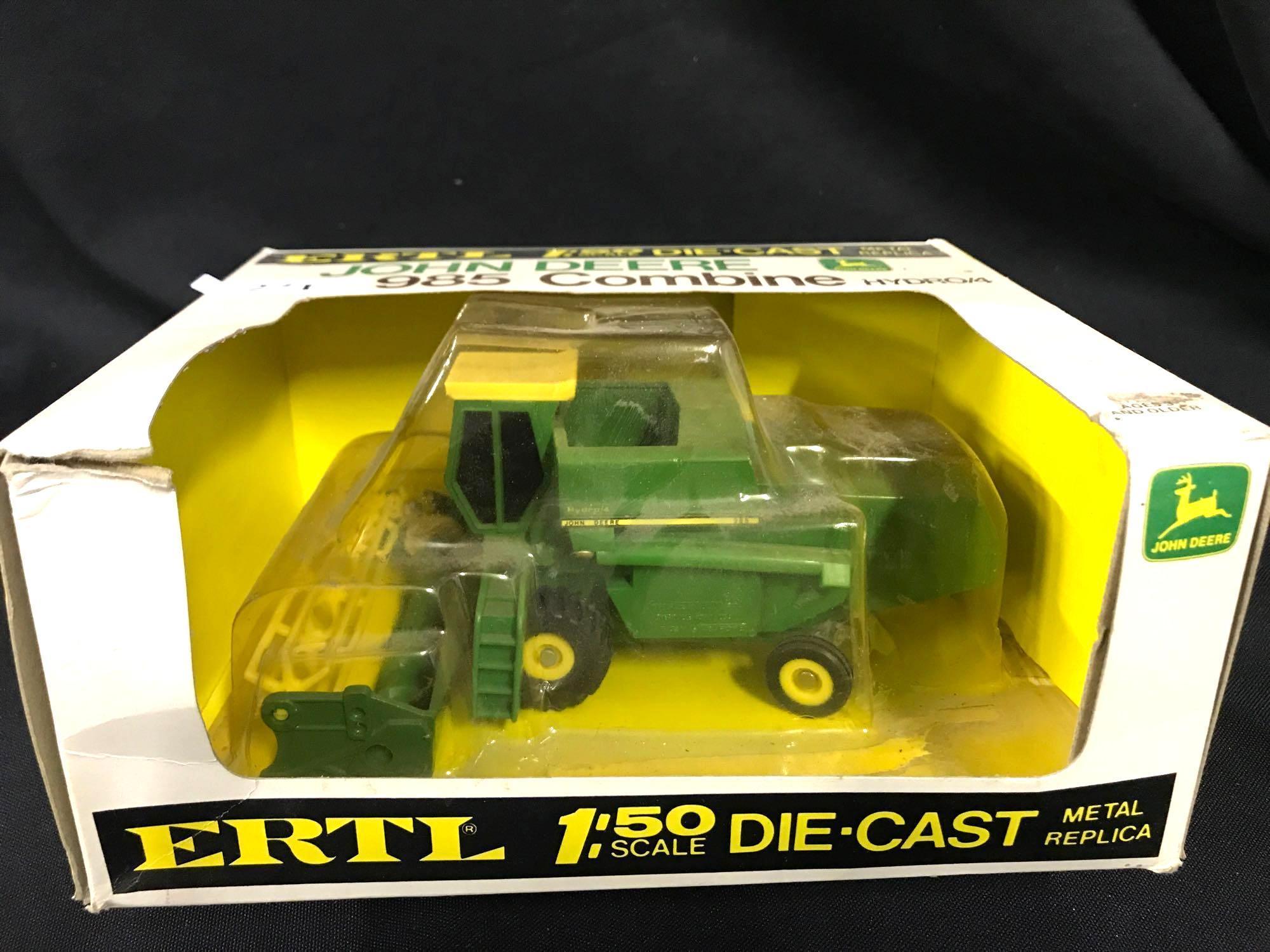1/50 scale Ertl JD 985 Hydro-4 Combine in Box