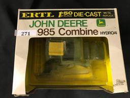 1/50 scale Ertl JD 985 Hydro-4 Combine in Box