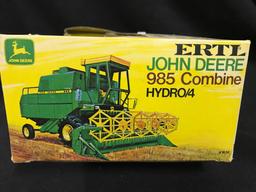1/50 scale Ertl JD 985 Hydro-4 Combine in Box