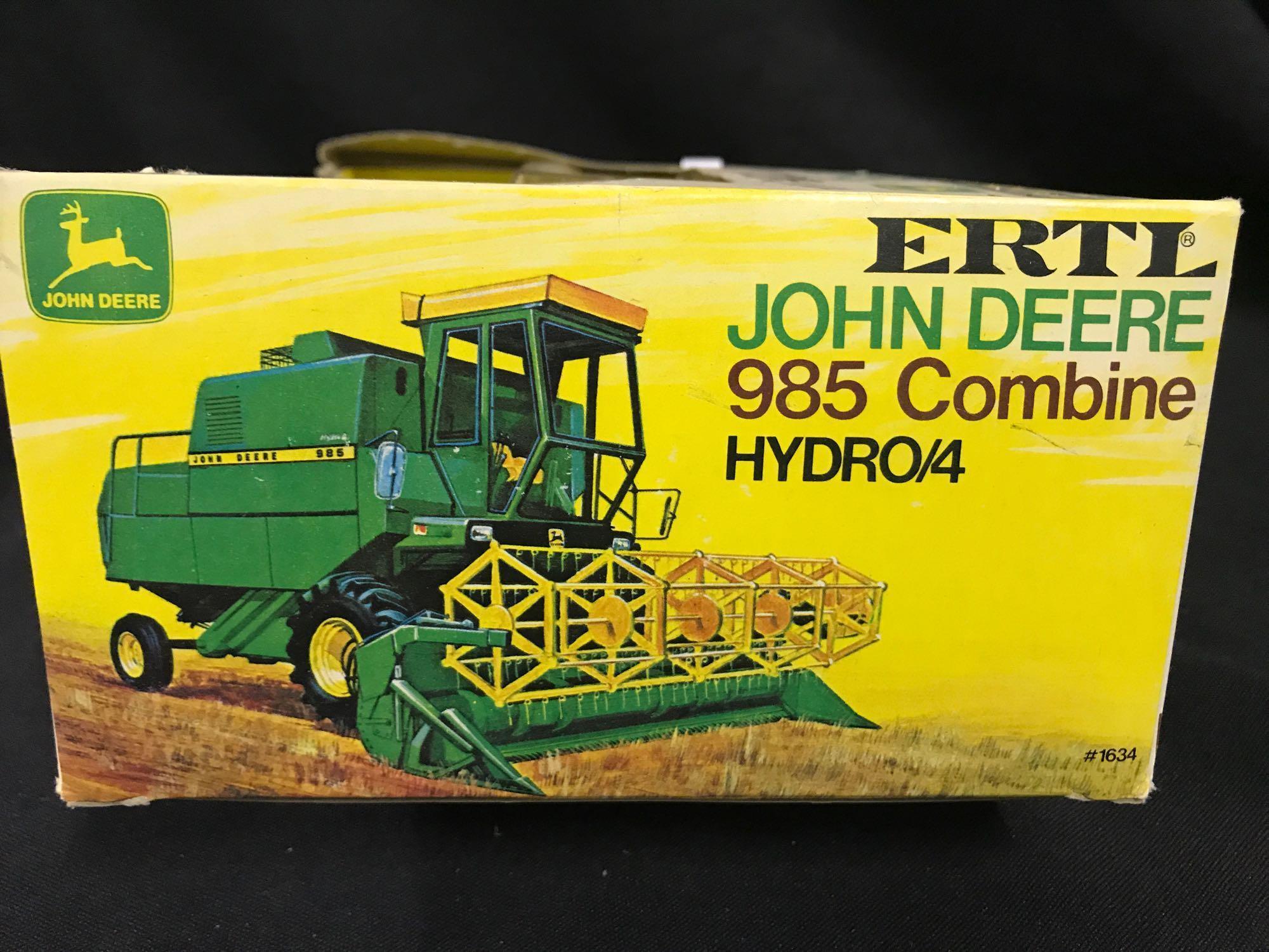1/50 scale Ertl JD 985 Hydro-4 Combine in Box