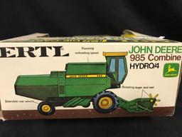 1/50 scale Ertl JD 985 Hydro-4 Combine in Box