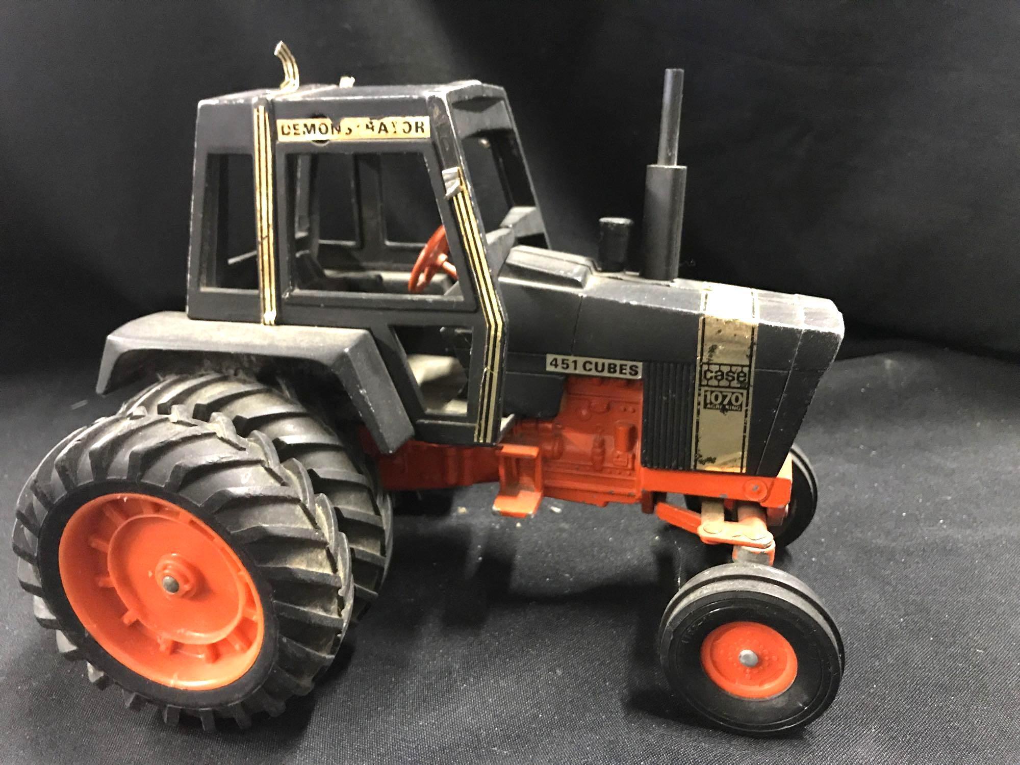 1/16 scale Ertl Case 1070 Demonstrator Tractor