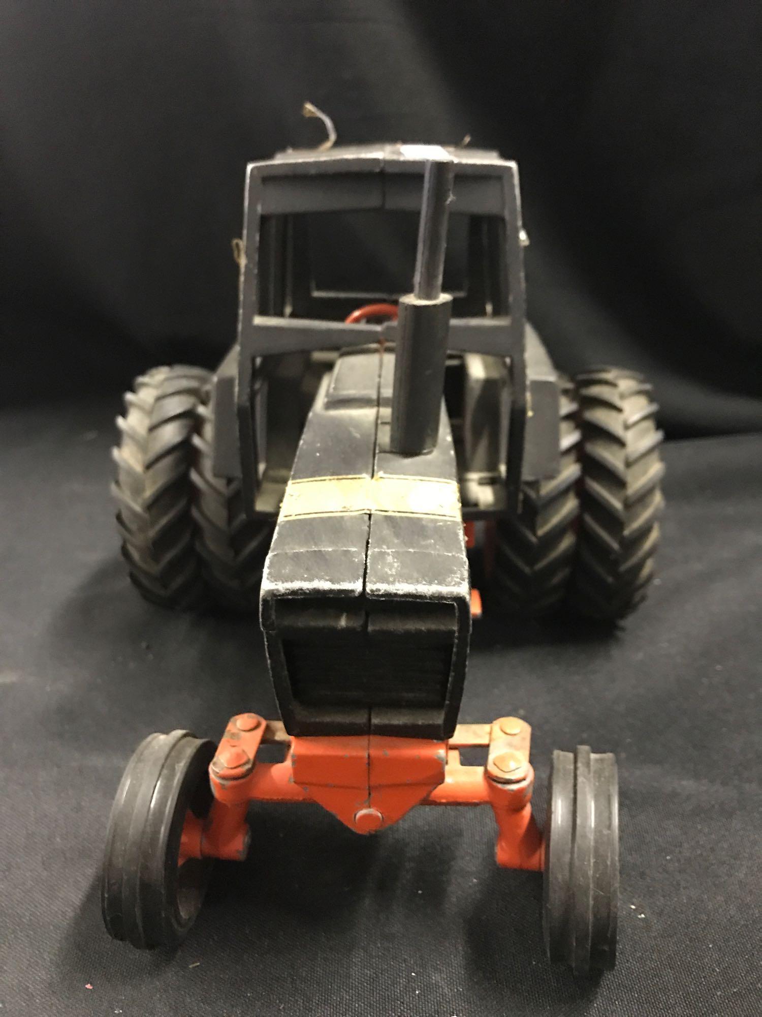 1/16 scale Ertl Case 1070 Demonstrator Tractor