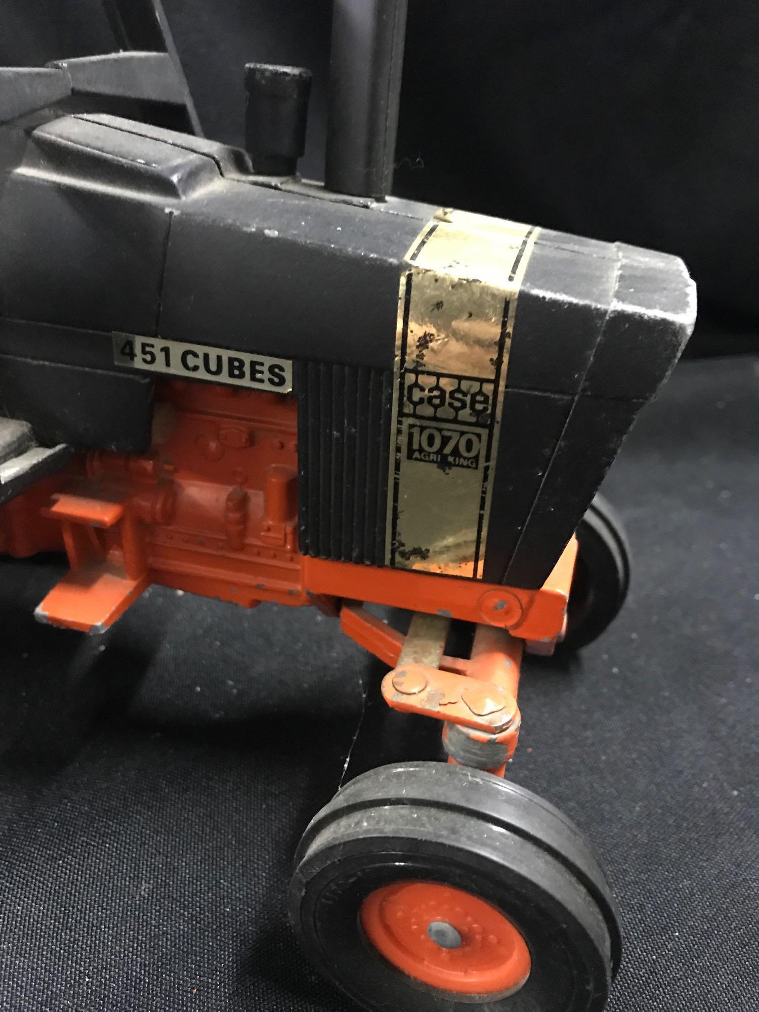 1/16 scale Ertl Case 1070 Demonstrator Tractor