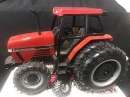 1/16 scale Ertl C-IH Maxxum 5250 MFD Tractor w/Box
