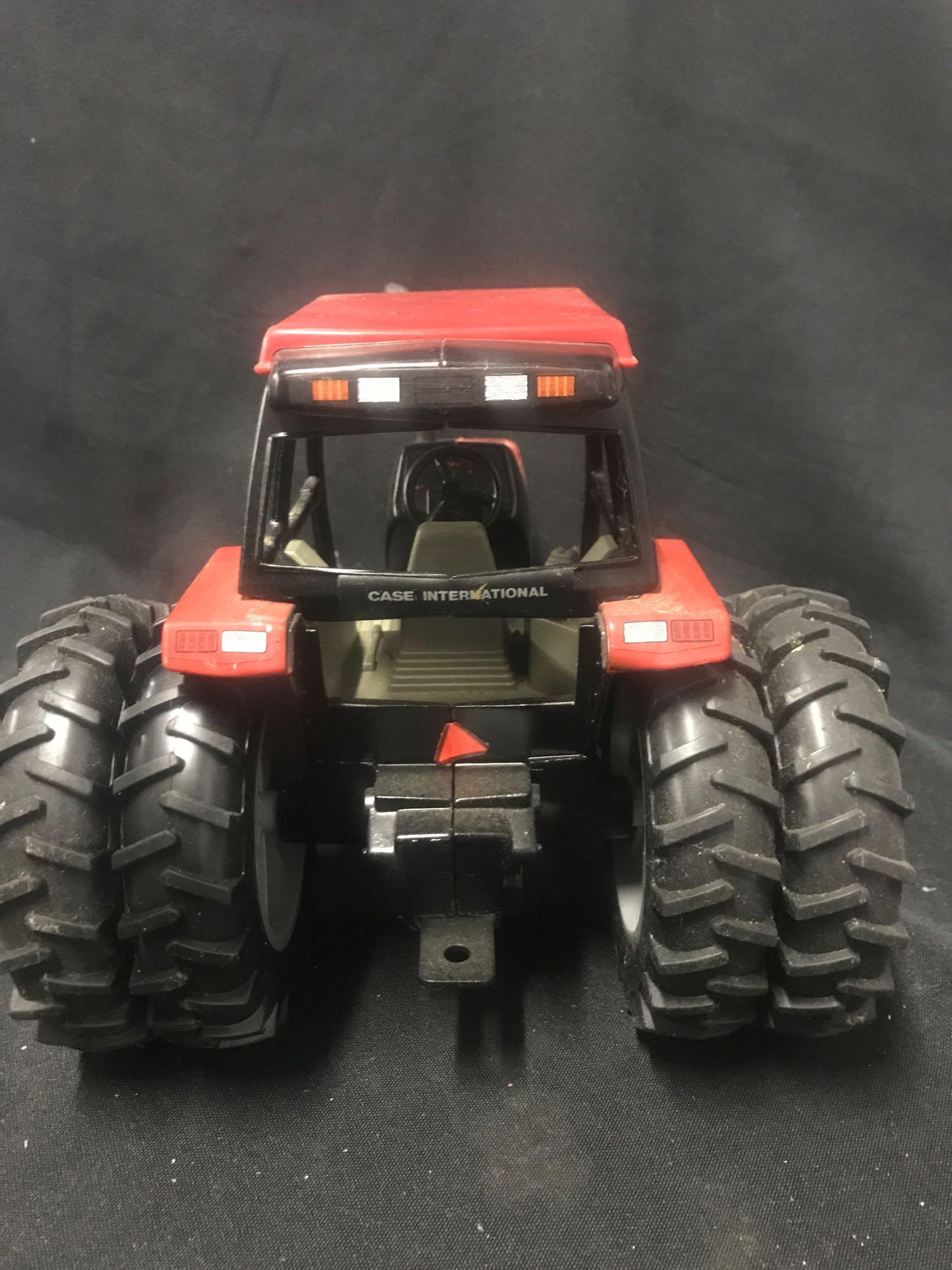 1/16 scale Ertl C-IH Maxxum 5250 MFD Tractor w/Box